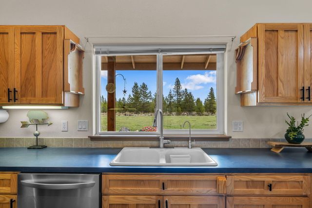 50940 S Huntington Road, La Pine, OR 97739