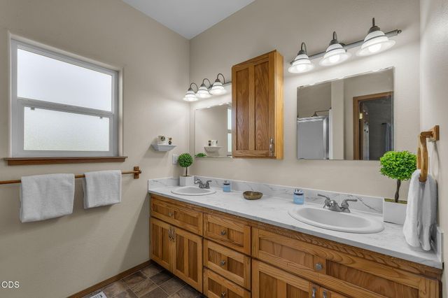 50940 S Huntington Road, La Pine, OR 97739