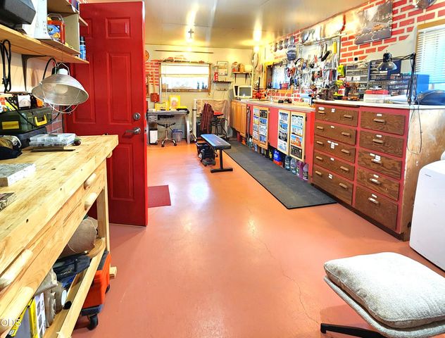 50940 S Huntington Road, La Pine, OR 97739
