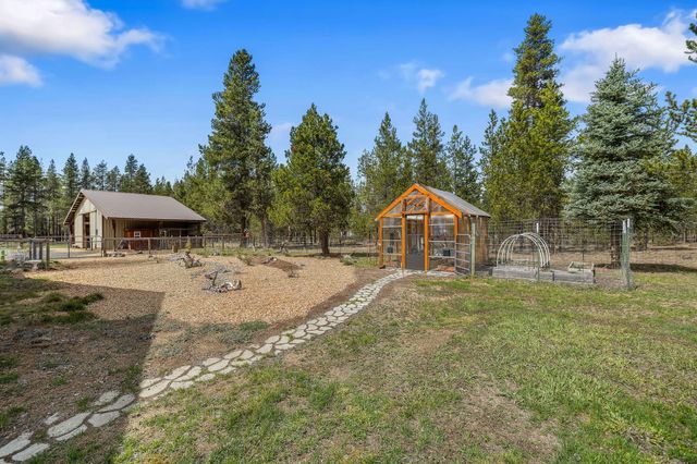 50940 S Huntington Road, La Pine, OR 97739