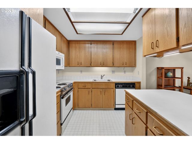 14851 Ne SACRAMENTO St 127, Portland, OR 97230