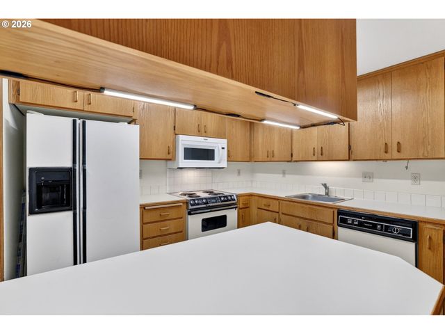 14851 Ne SACRAMENTO St 127, Portland, OR 97230