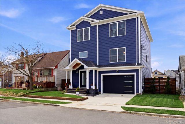 909 S 5th Street, Lindenhurst, NY 11757