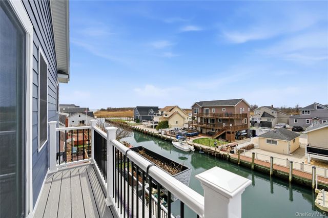 909 S 5th Street, Lindenhurst, NY 11757