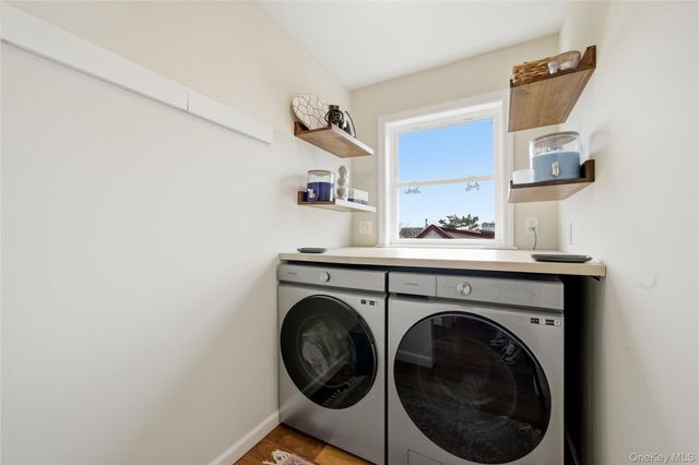 909 S 5th Street, Lindenhurst, NY 11757