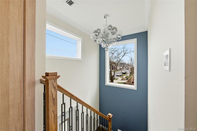 909 S 5th Street, Lindenhurst, NY 11757