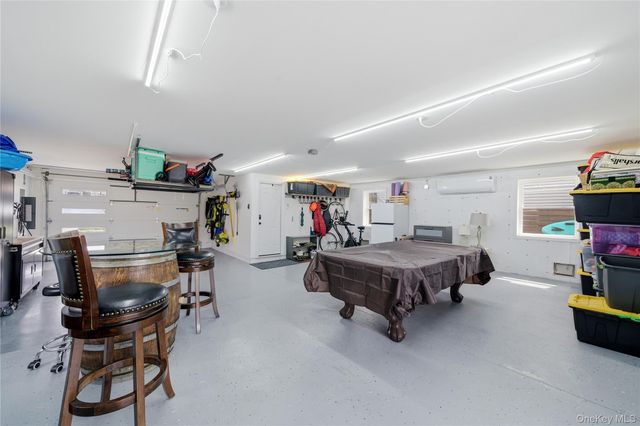 909 S 5th Street, Lindenhurst, NY 11757