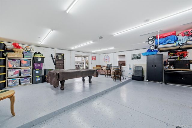 909 S 5th Street, Lindenhurst, NY 11757