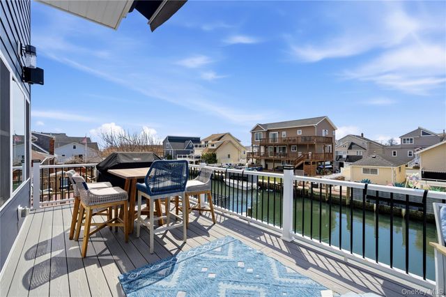 909 S 5th Street, Lindenhurst, NY 11757
