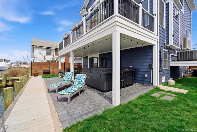 909 S 5th Street, Lindenhurst, NY 11757
