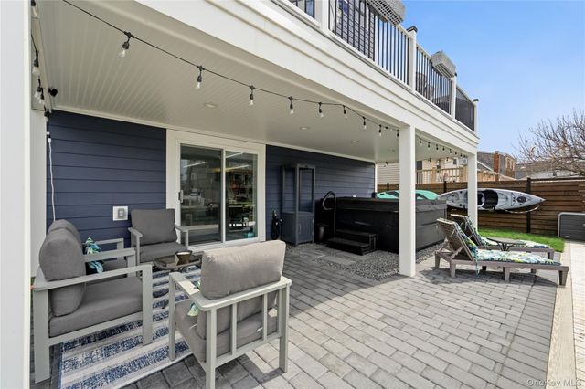 909 S 5th Street, Lindenhurst, NY 11757