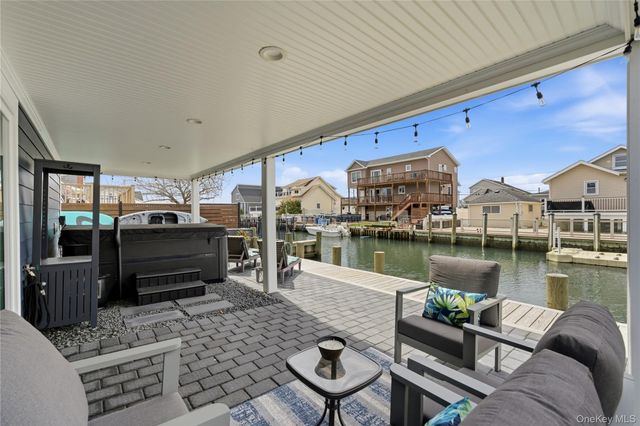 909 S 5th Street, Lindenhurst, NY 11757
