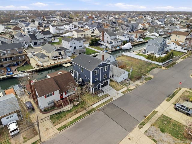909 S 5th Street, Lindenhurst, NY 11757