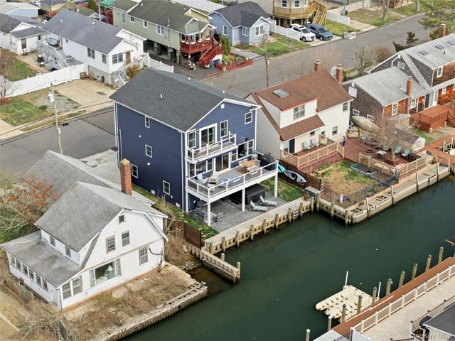 909 S 5th Street, Lindenhurst, NY 11757