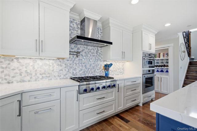 909 S 5th Street, Lindenhurst, NY 11757