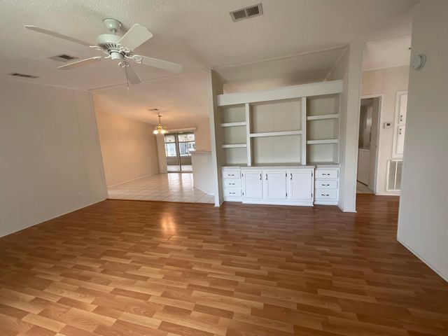 827 Sunglow Street, Boynton Beach, FL 33436