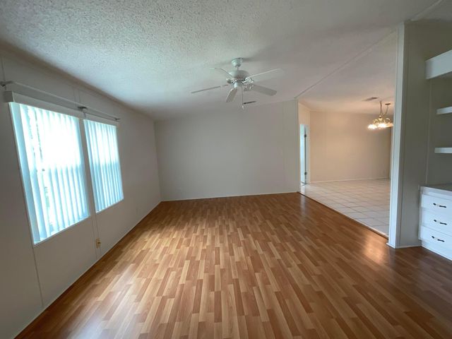 827 Sunglow Street, Boynton Beach, FL 33436