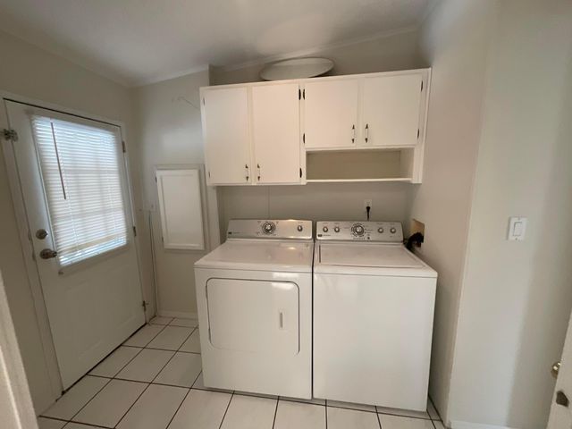 827 Sunglow Street, Boynton Beach, FL 33436