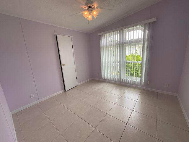 827 Sunglow Street, Boynton Beach, FL 33436