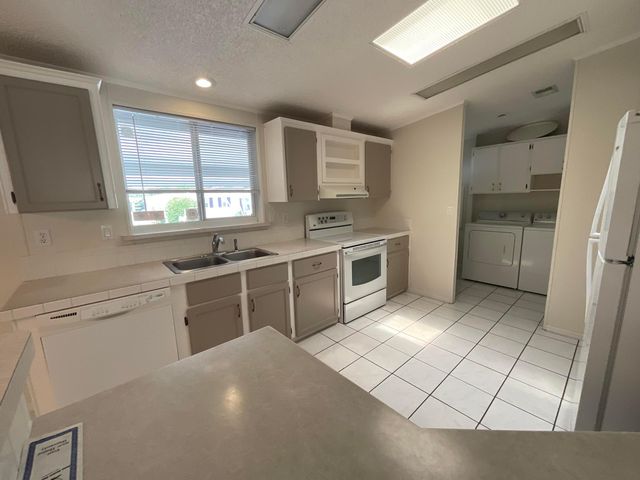 827 Sunglow Street, Boynton Beach, FL 33436