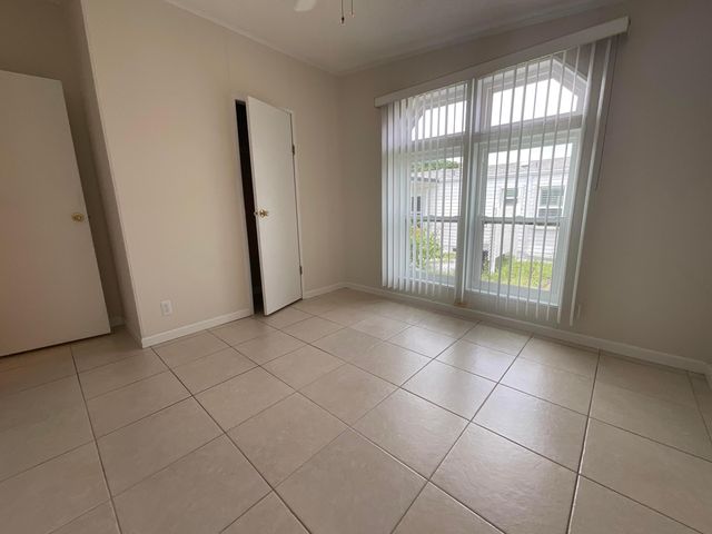 827 Sunglow Street, Boynton Beach, FL 33436