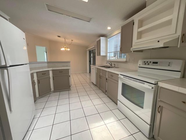 827 Sunglow Street, Boynton Beach, FL 33436