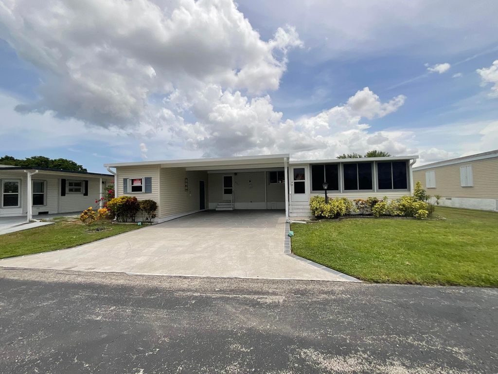 827 Sunglow Street, Boynton Beach, FL 33436