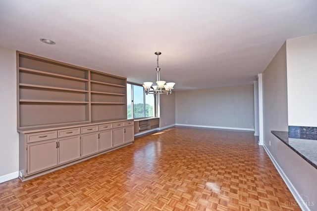 2324 Madison Road, Cincinnati, OH 45208
