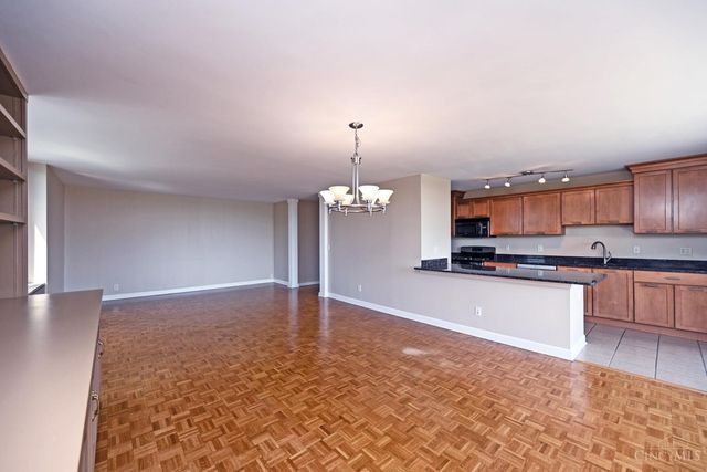 2324 Madison Road, Cincinnati, OH 45208