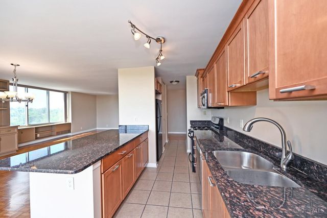 2324 Madison Road, Cincinnati, OH 45208
