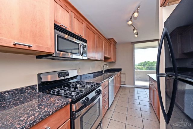 2324 Madison Road, Cincinnati, OH 45208