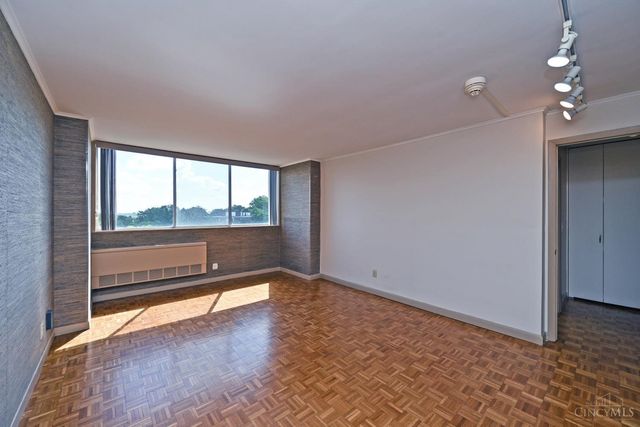 2324 Madison Road, Cincinnati, OH 45208