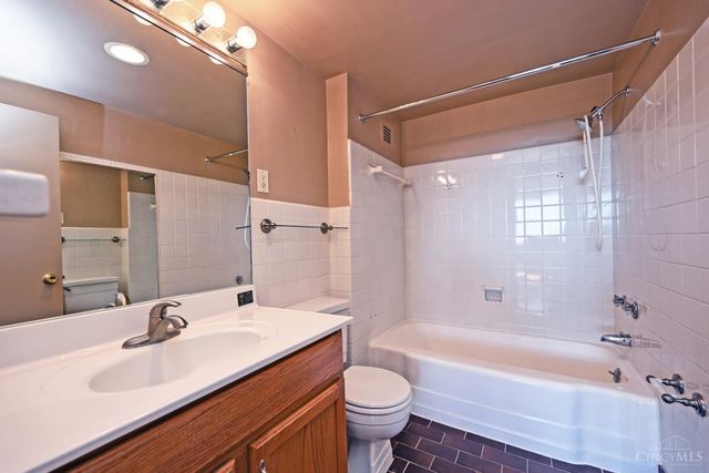2324 Madison Road, Cincinnati, OH 45208