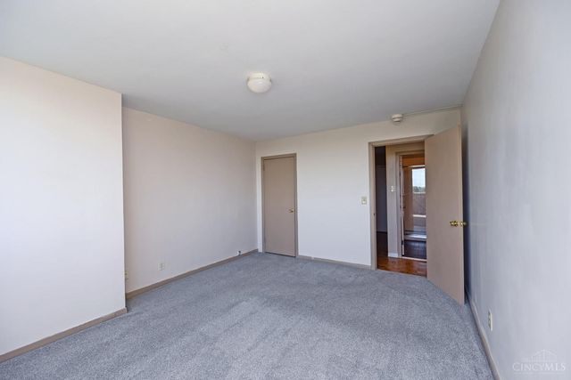 2324 Madison Road, Cincinnati, OH 45208