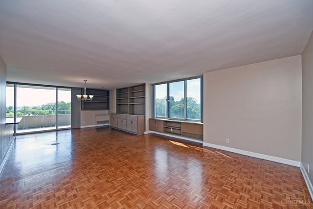 2324 Madison Road, Cincinnati, OH 45208