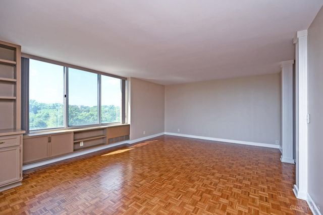 2324 Madison Road, Cincinnati, OH 45208