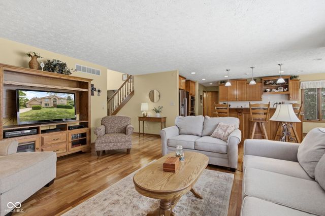 7101 Lakeside Woods Drive, Indianapolis, IN 46278