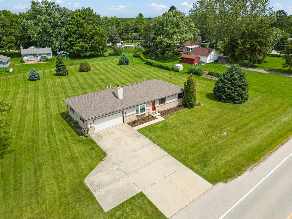 12475 Fox Road, Yorkville, IL 60560