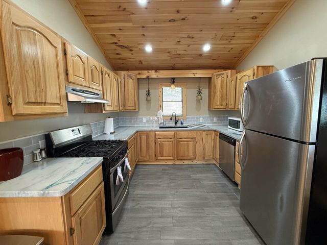 17169 State Highway 106, Eminence, MO 65466