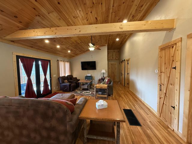 17169 State Highway 106, Eminence, MO 65466