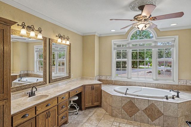 1 Vereda Lane, Hot Springs Village, AR 71909