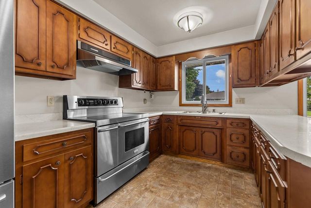 1229 E PERSHING STREET, Appleton, WI 54911