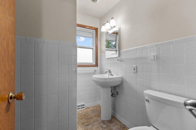 1229 E PERSHING STREET, Appleton, WI 54911