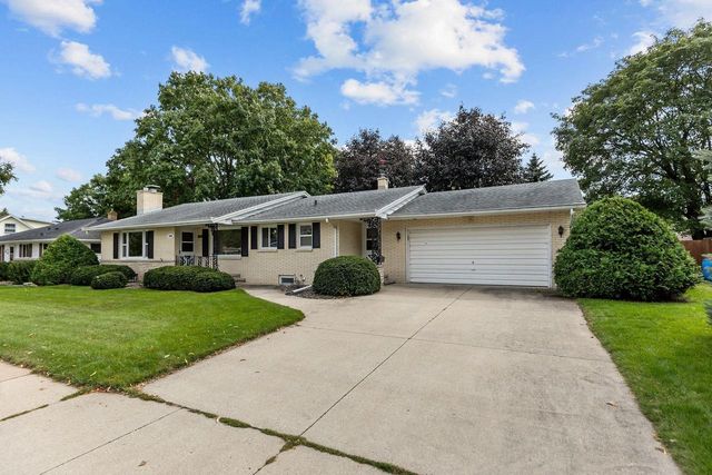 1229 E PERSHING STREET, Appleton, WI 54911