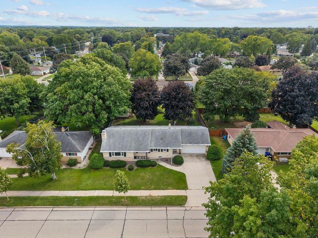 1229 E PERSHING STREET, Appleton, WI 54911