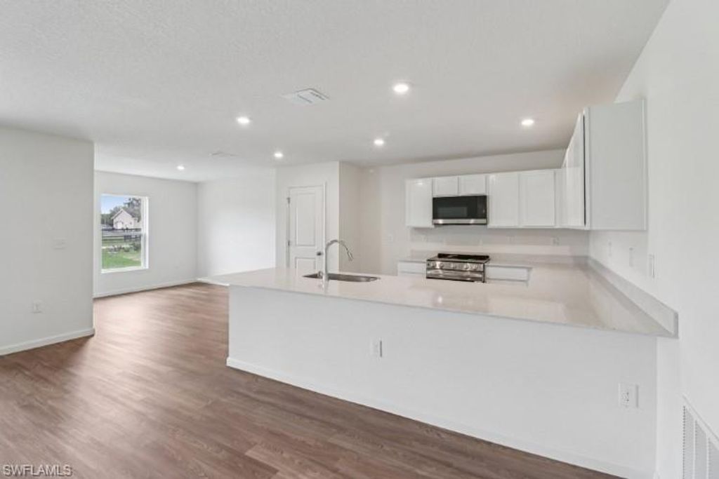Image 5 of property listing at 2134 NE 35TH TER, Cape Coral, FL 33909