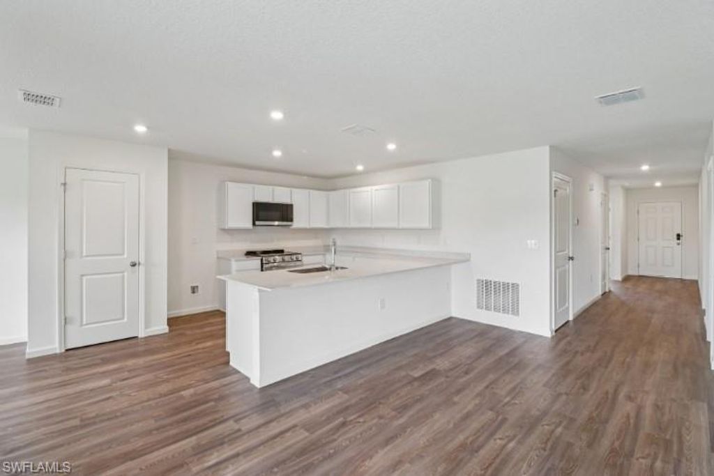 Image 6 of property listing at 2134 NE 35TH TER, Cape Coral, FL 33909