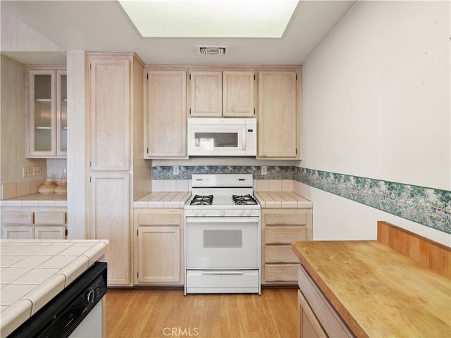 24528 Mcbean Parkway 30, Valencia, CA 91355