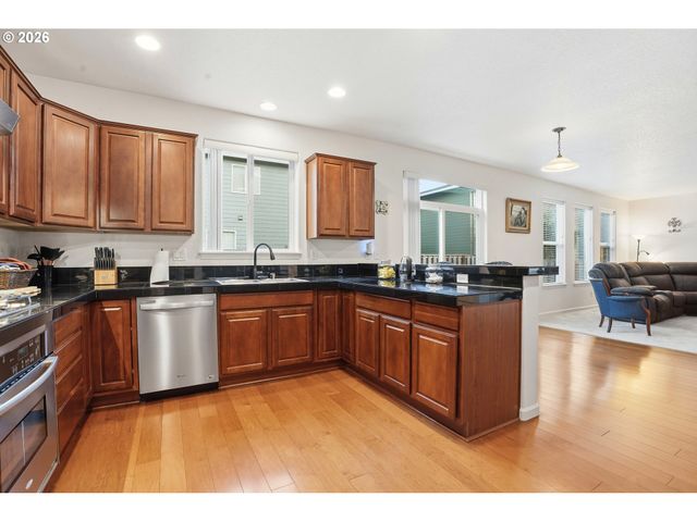 3468 Se SILVER FOX Ave, Hillsboro, OR 97123