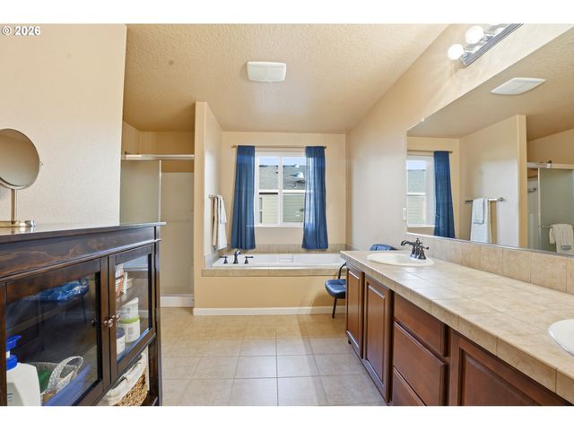 3468 Se SILVER FOX Ave, Hillsboro, OR 97123